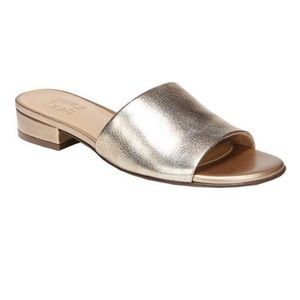 Naturalized Gold Slide size 5 never been worn